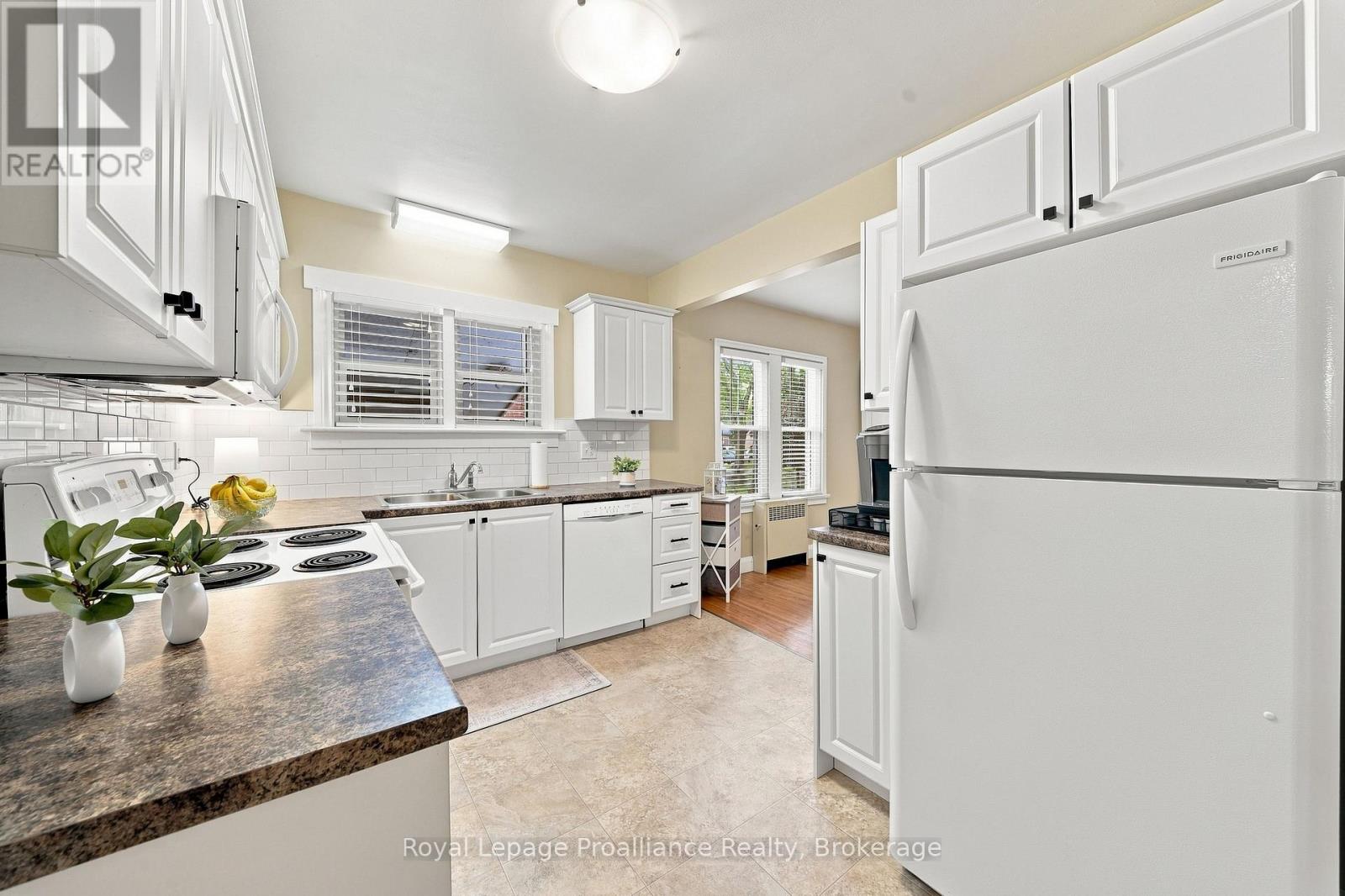 277 DUFFERIN AVENUE - 10