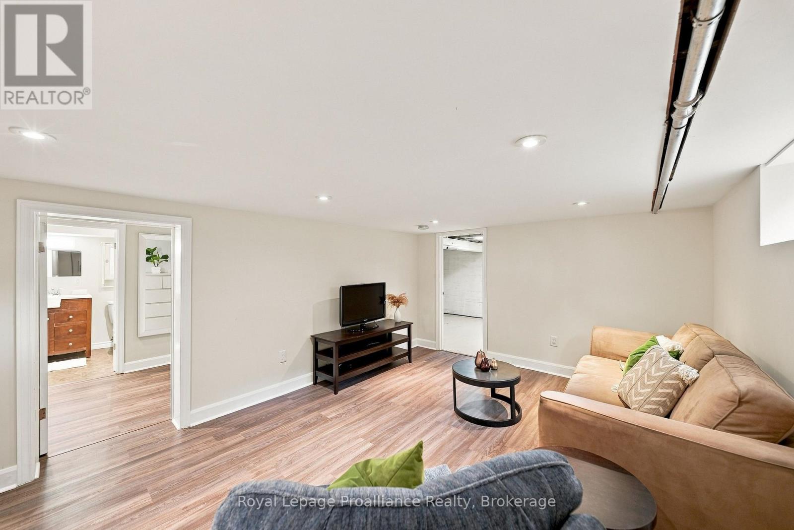 277 DUFFERIN AVENUE - 33