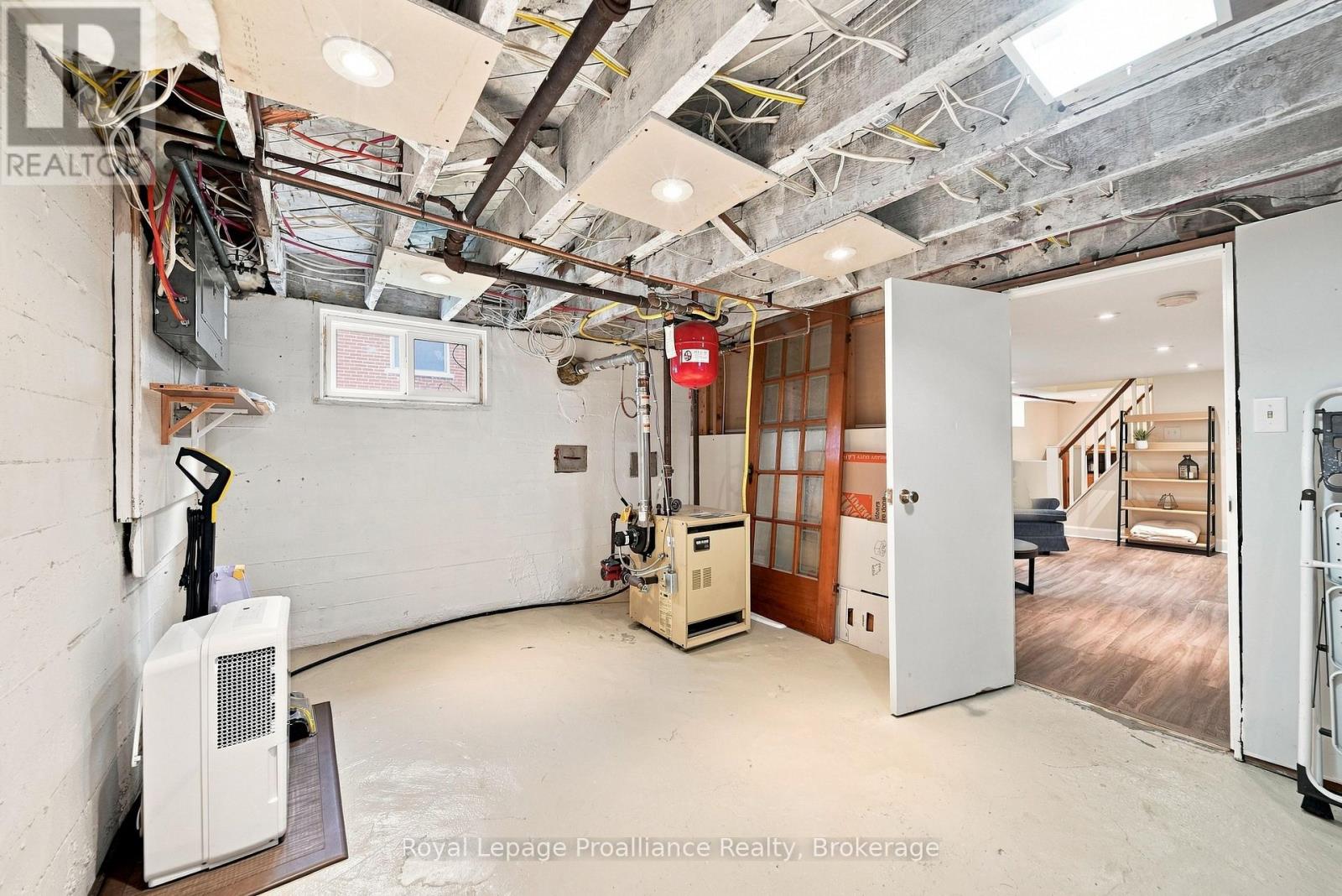 277 DUFFERIN AVENUE - Image 38