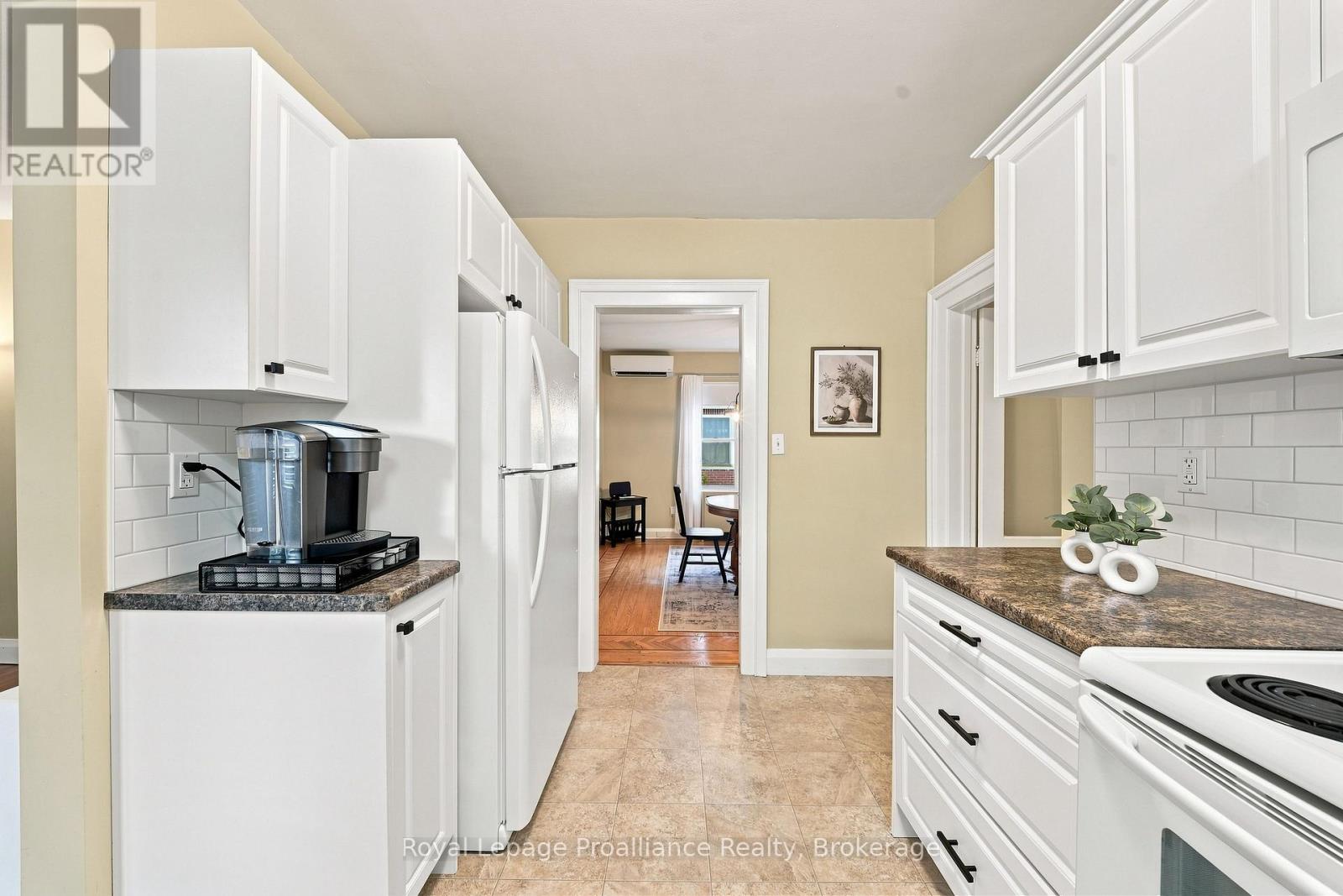 277 DUFFERIN AVENUE - 9