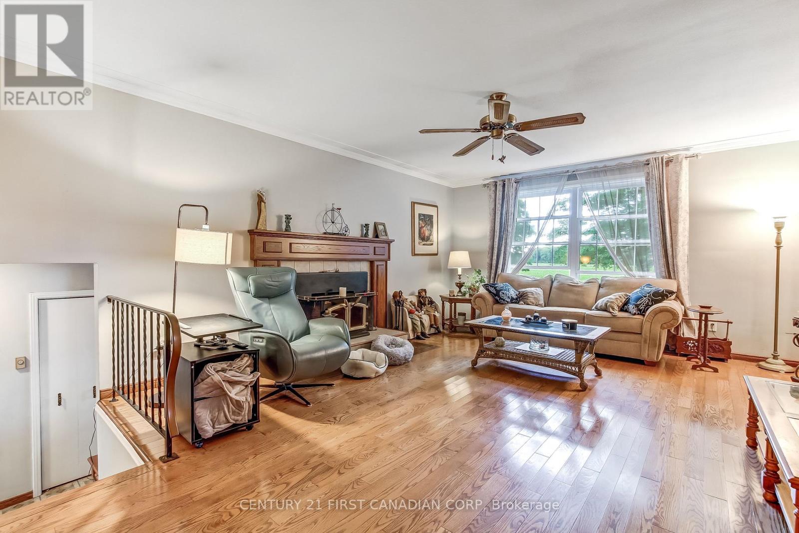 6892 CENTURY DRIVE - Image 4