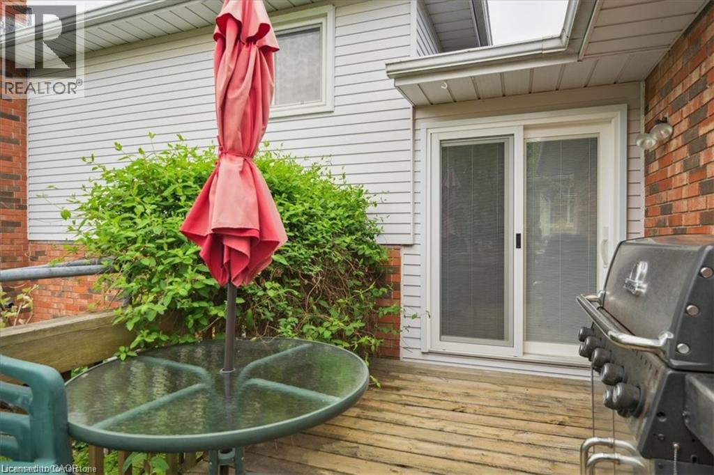#Upper 47 CLAYCROFT Crescent, Kitchener, Ontario, N2N2R6, Kitchener, Ontario — photo 4 of 5