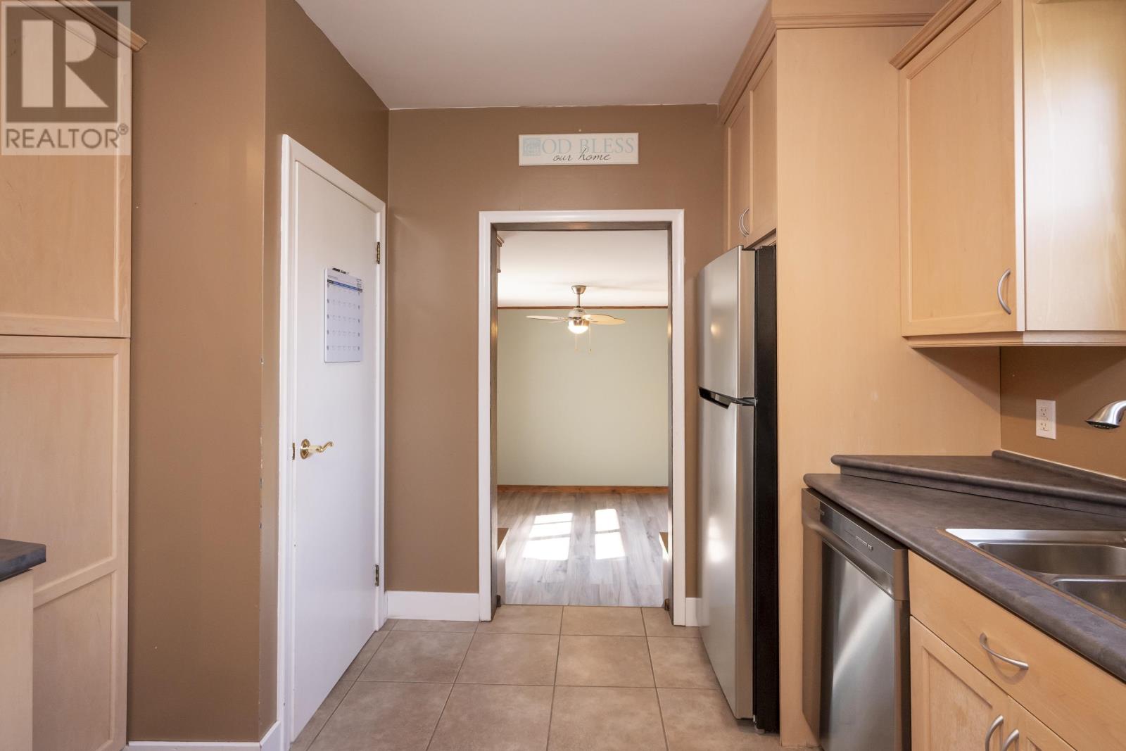 2219 Arthur ST E - 9