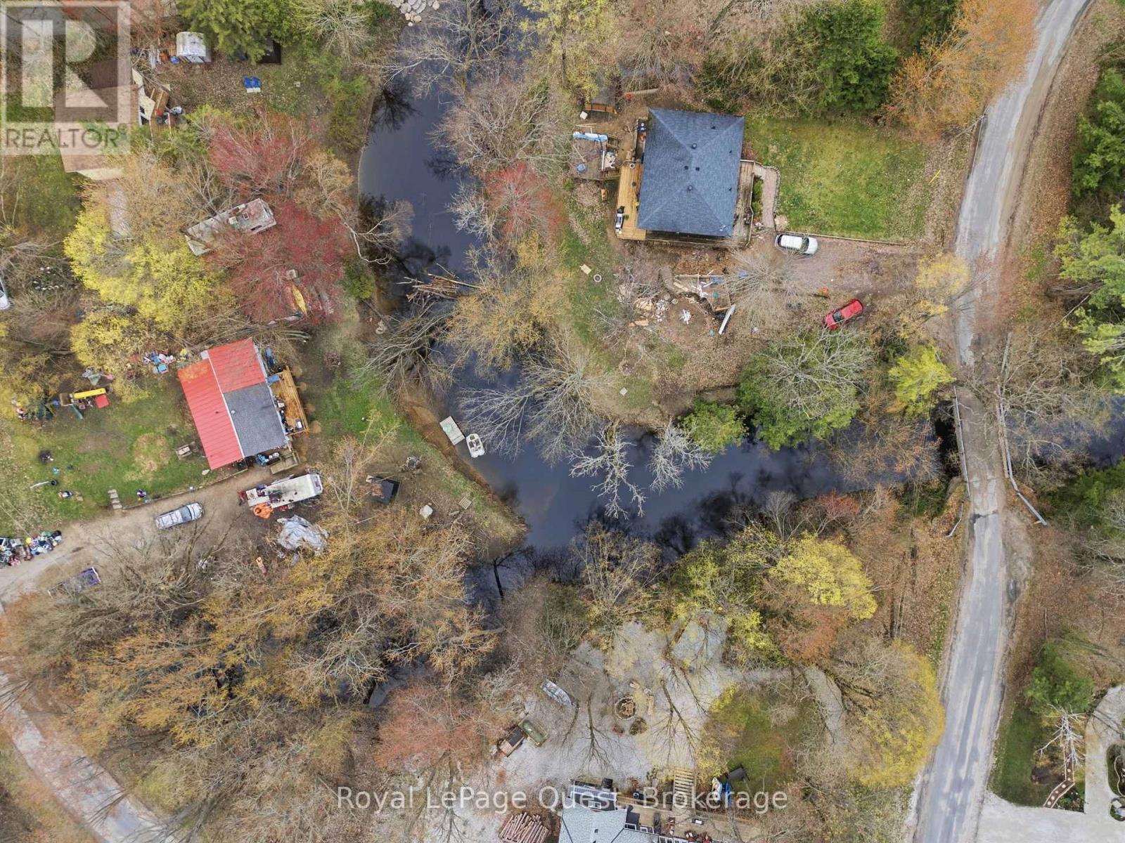 7476 ASH CRESCENT - 21