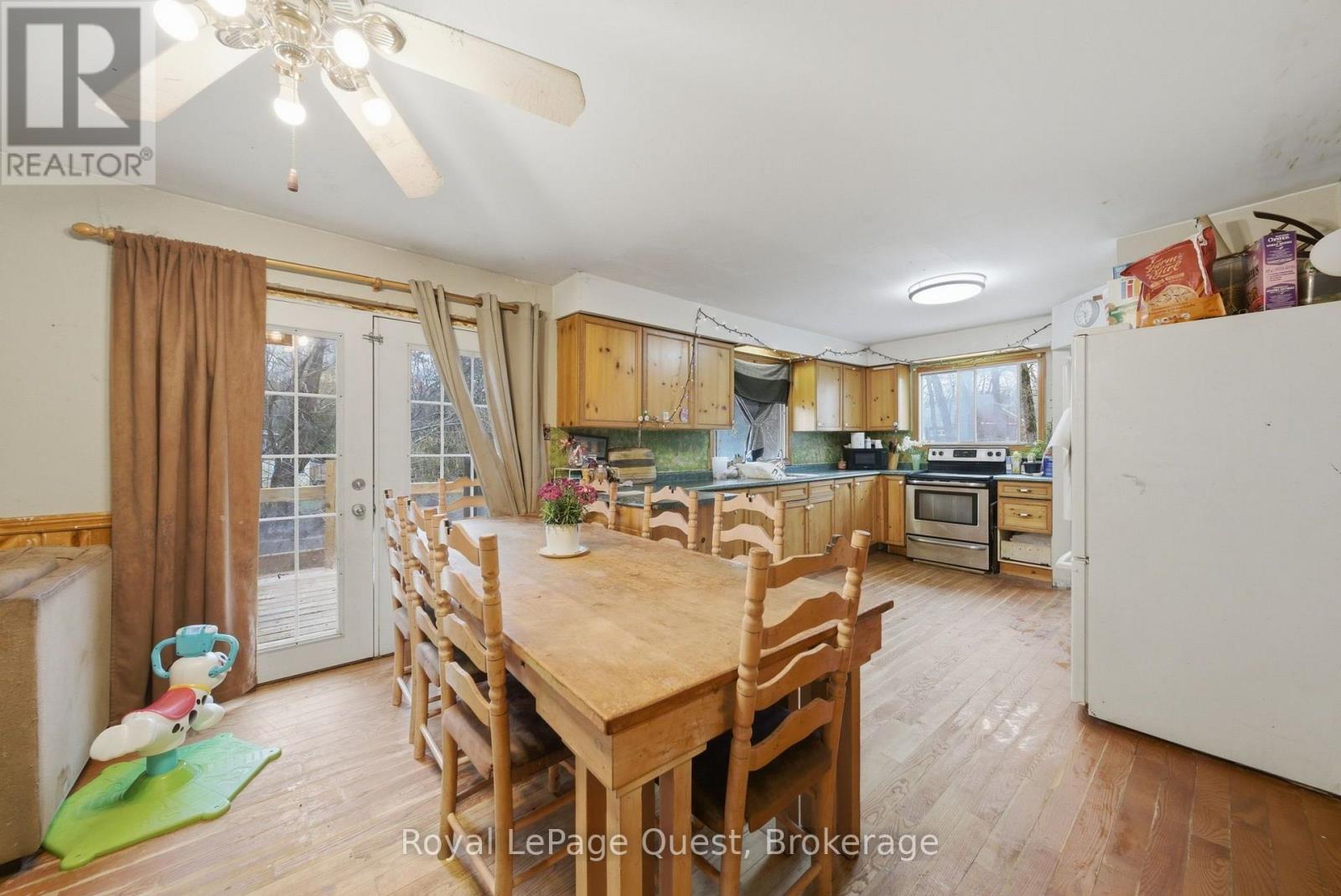 7476 ASH CRESCENT - 6
