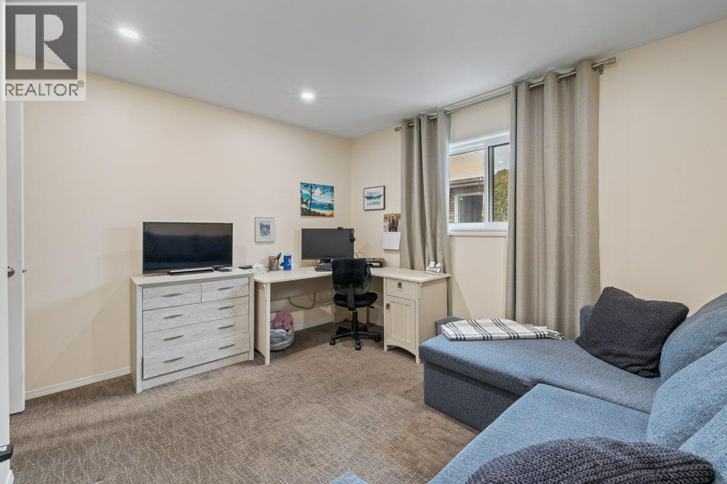 1873 Parkview Crescent Unit# 8, Kelowna
