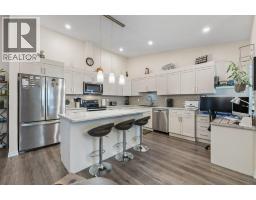 8 1873 Parkview Crescent, Kelowna