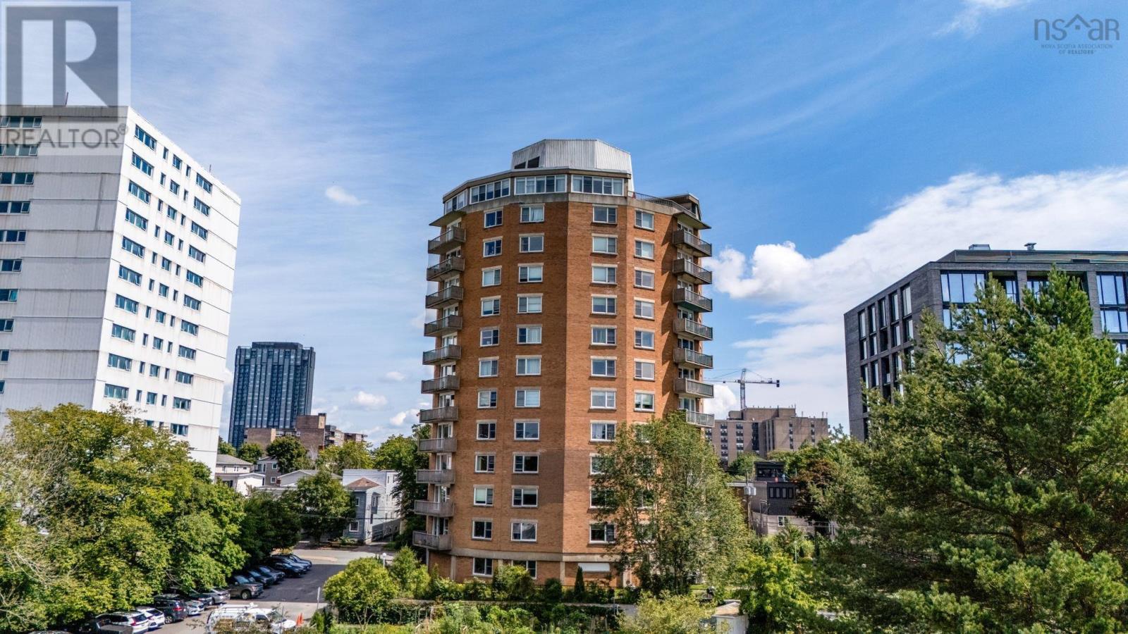 #1002 1074 Wellington Street - 44