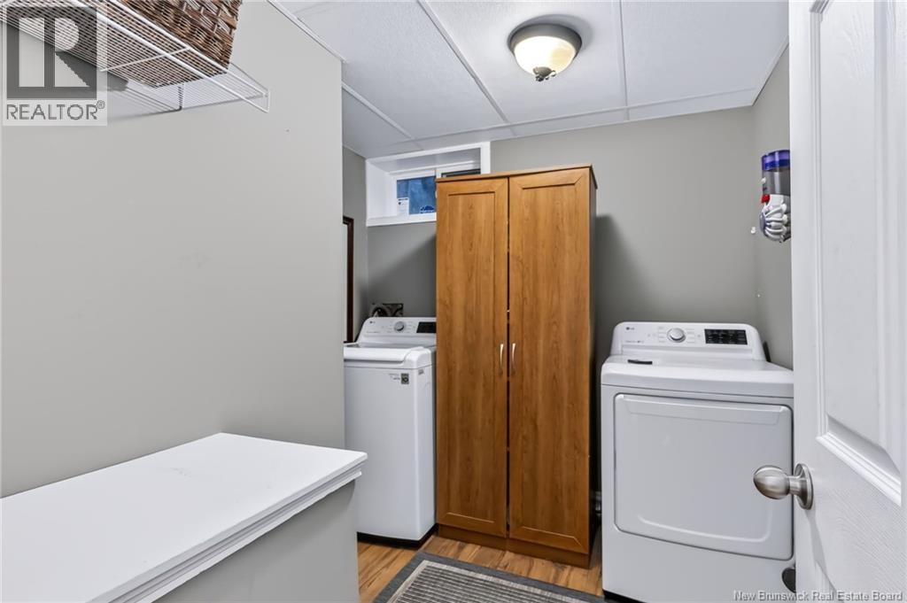 65 Meadow Avenue - Image 32