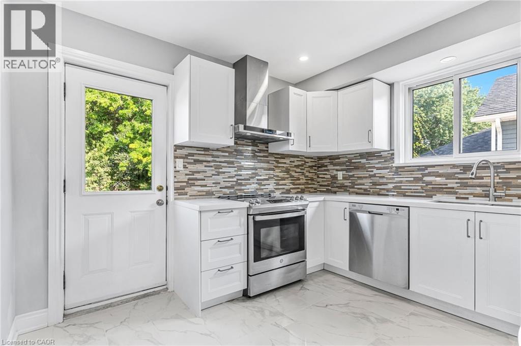 146 CRAIGROYSTON Road - 10
