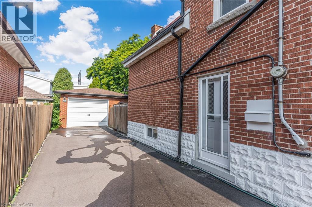 146 CRAIGROYSTON Road - 39