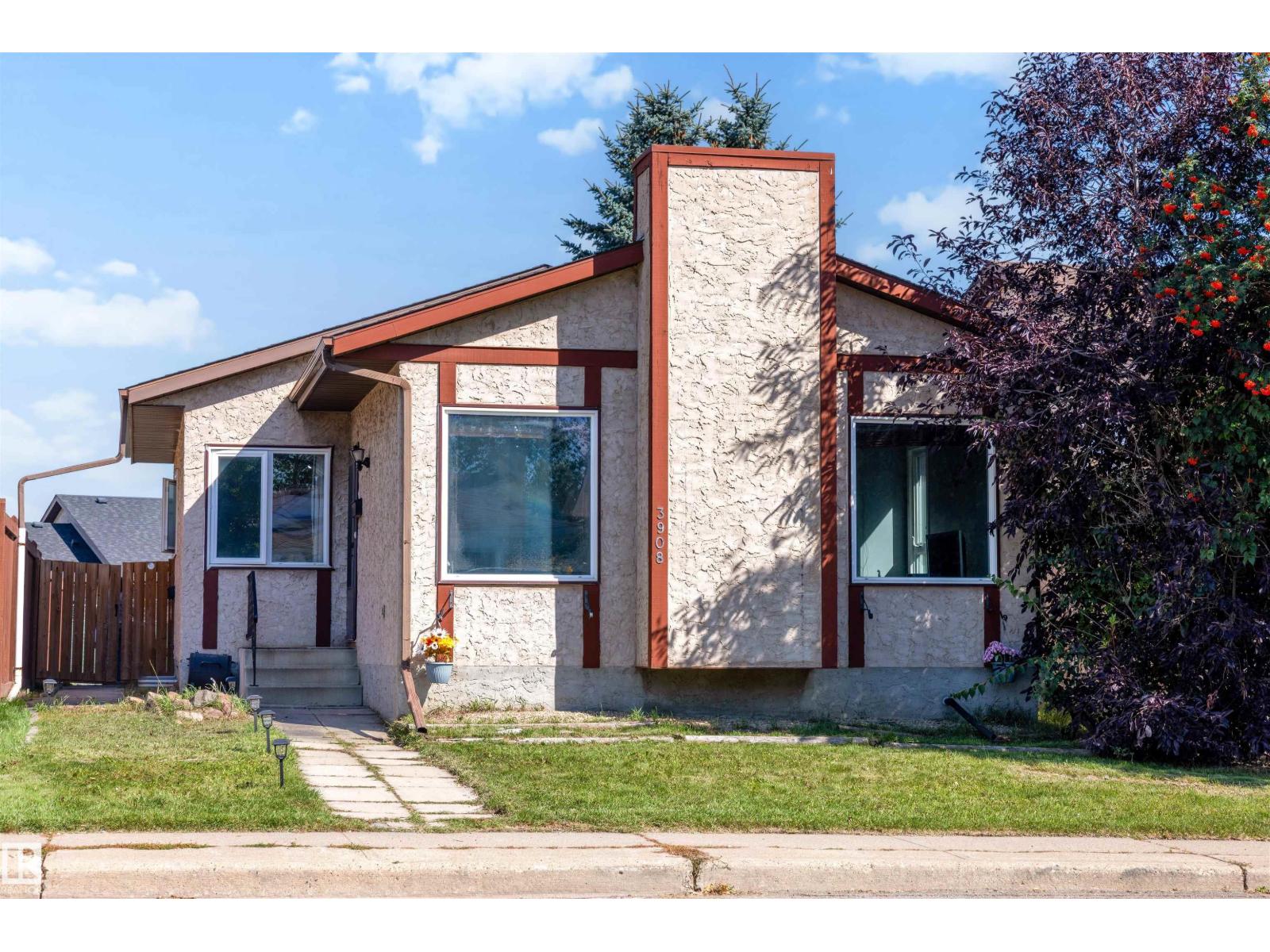 3908 41 AV NW, Kiniski Gardens, Edmonton photo 1
