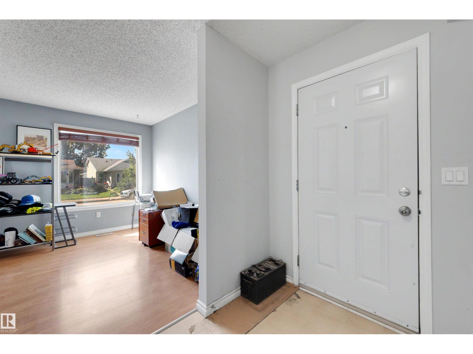 3908 41 AV NW, Kiniski Gardens, Edmonton photo 2