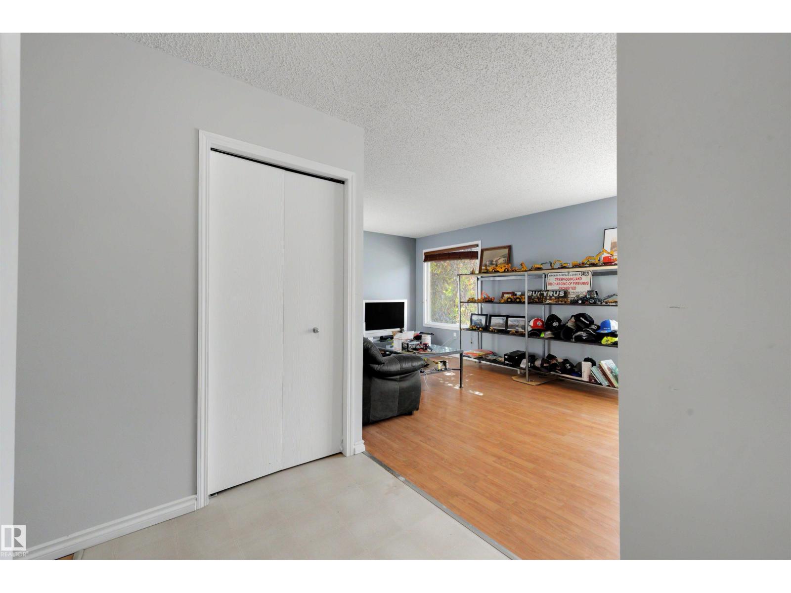 3908 41 AV NW, Kiniski Gardens, Edmonton photo 4