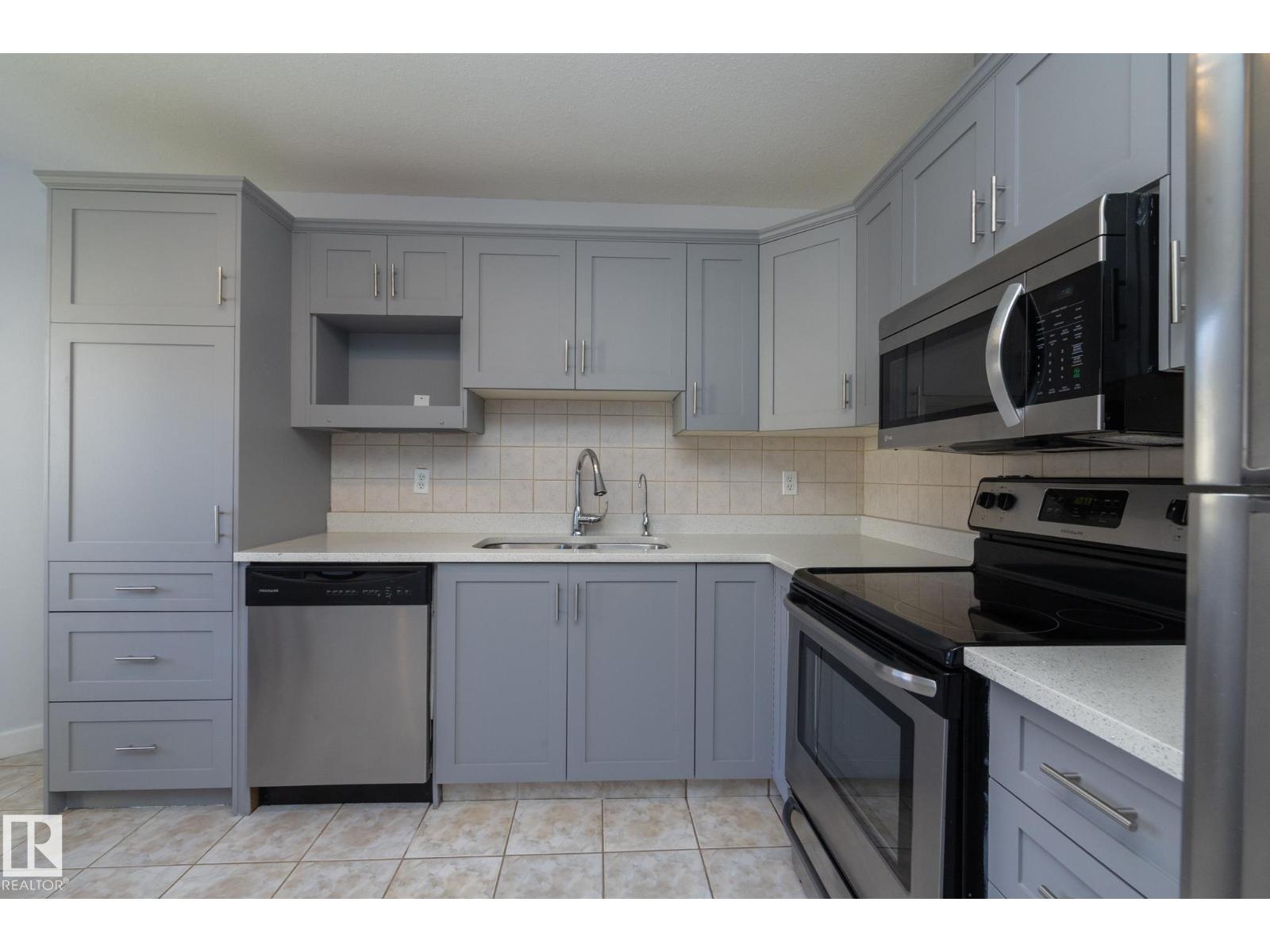 #37 3811 85 ST NW, Richfield, Edmonton photo 1