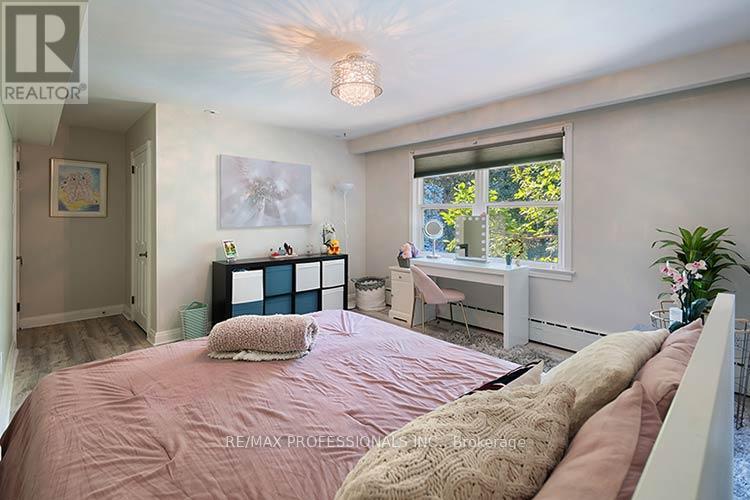 7 TREELINE COURT - 24