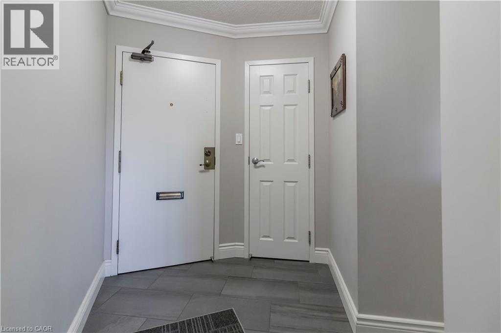 #401 250 GLENRIDGE Drive - 19