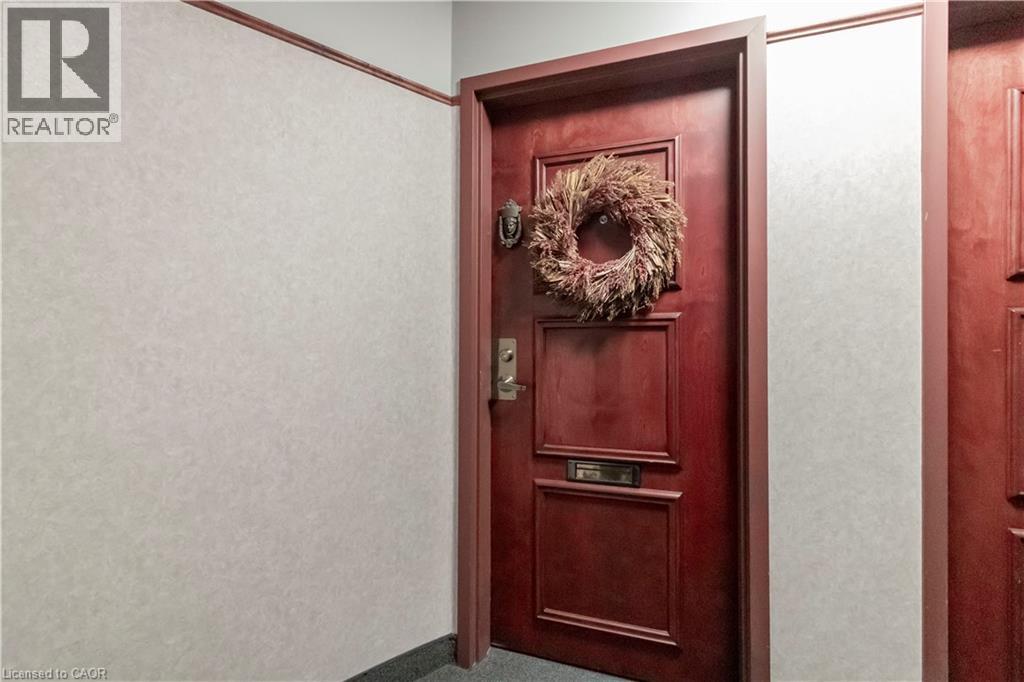 #401 250 GLENRIDGE Drive - Image 28