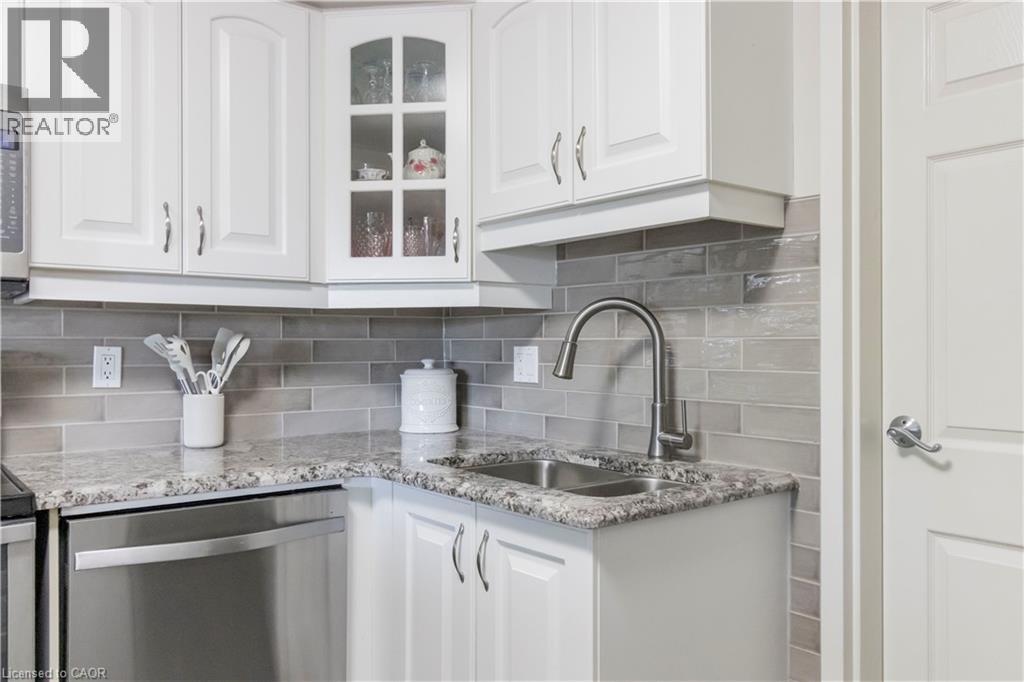 250 GLENRIDGE Drive Unit# 401 — photo 3