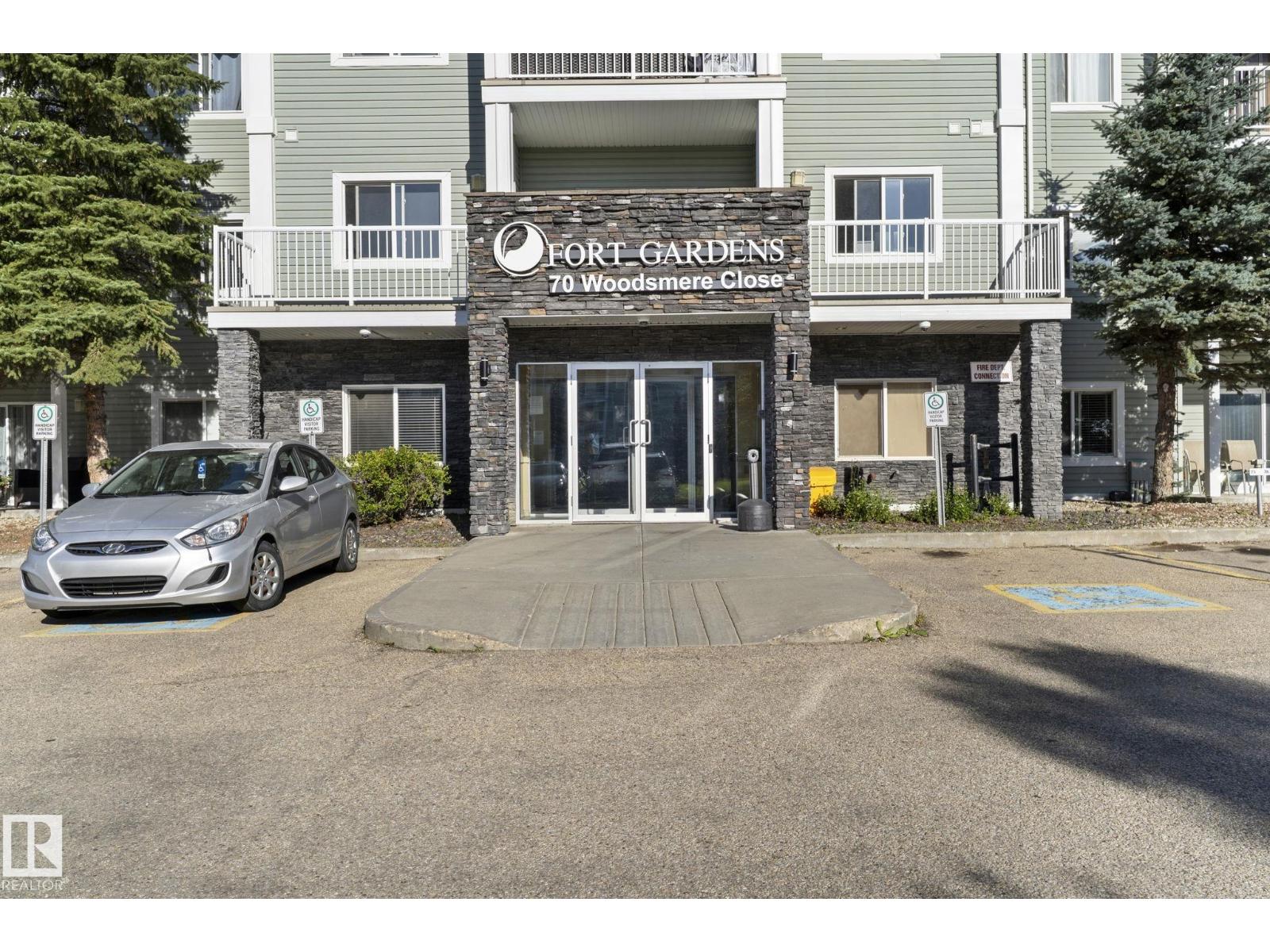 #112 70 WOODSMERE CL - 1