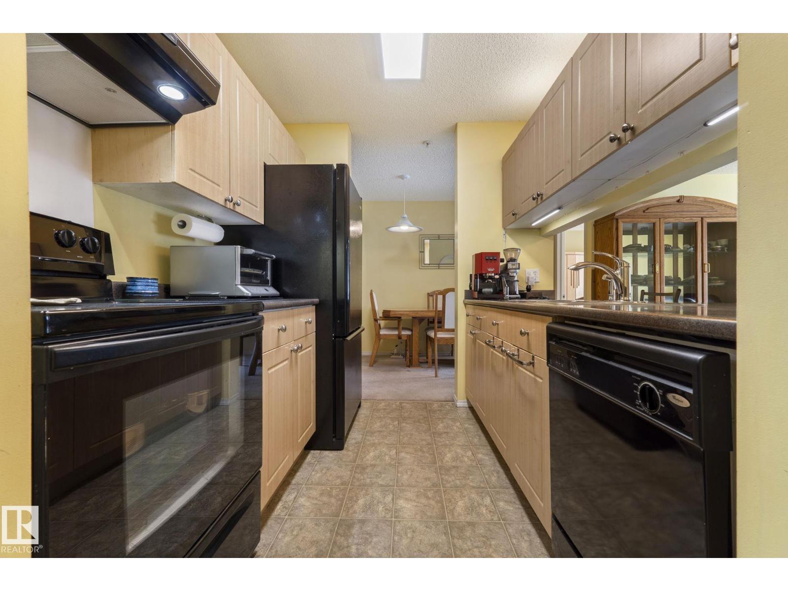 #112 70 WOODSMERE CL - 17