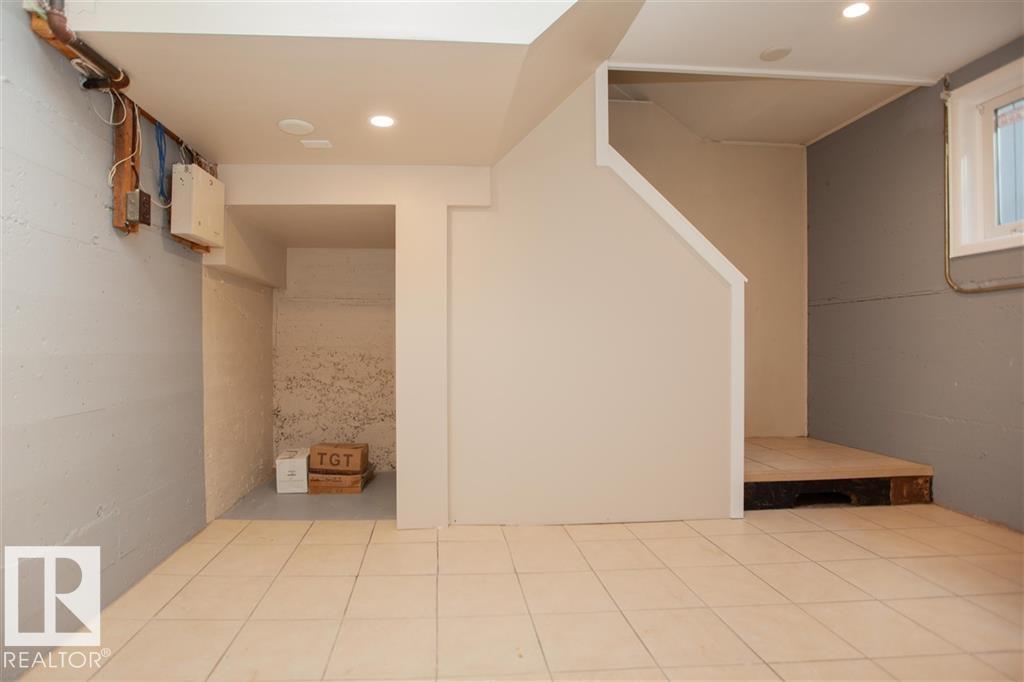 11811 70 ST NW - 35