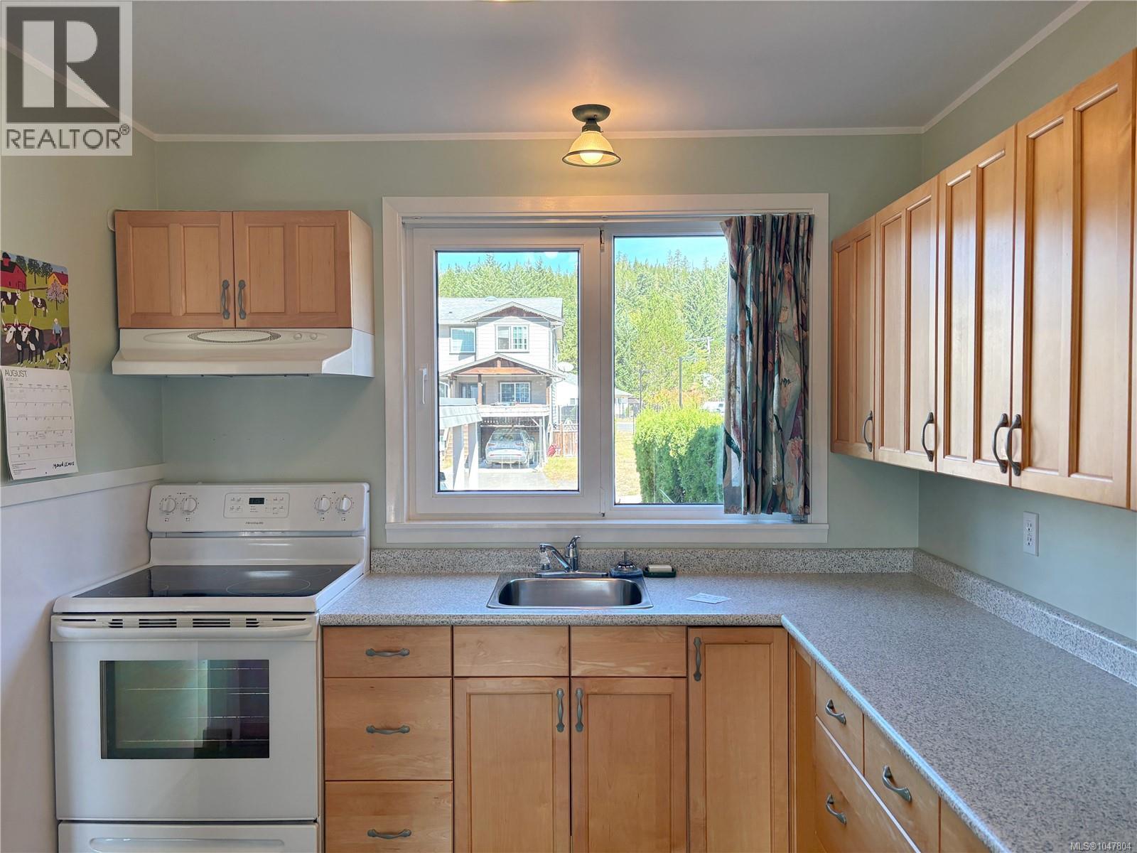 504 Maquinna Cres, Gold River