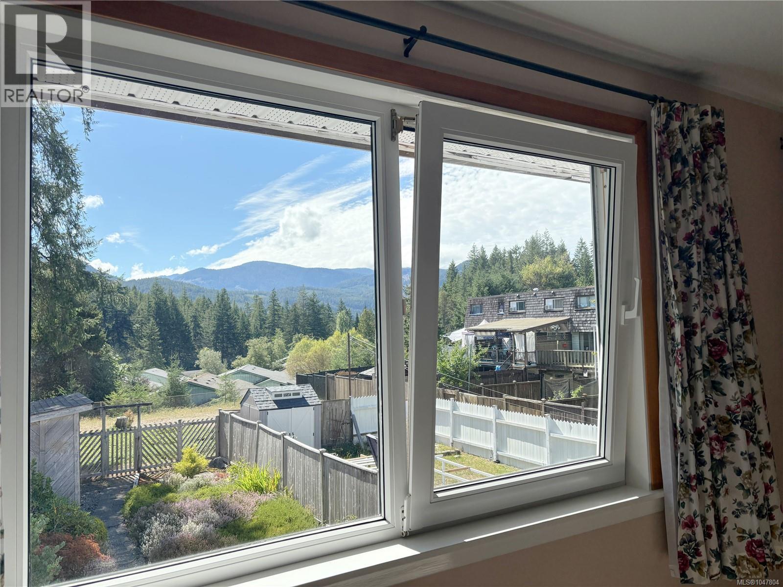 504 Maquinna Cres, Gold River