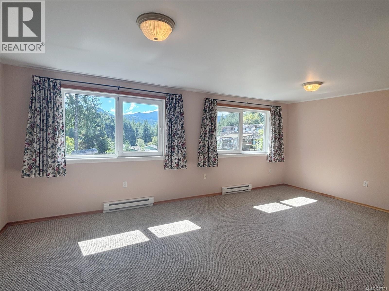 504 Maquinna Cres, Gold River