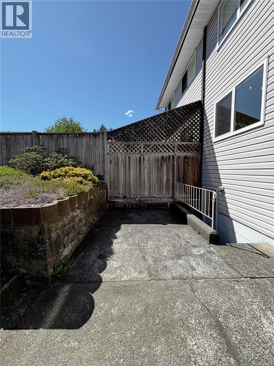 504 Maquinna Cres, Gold River