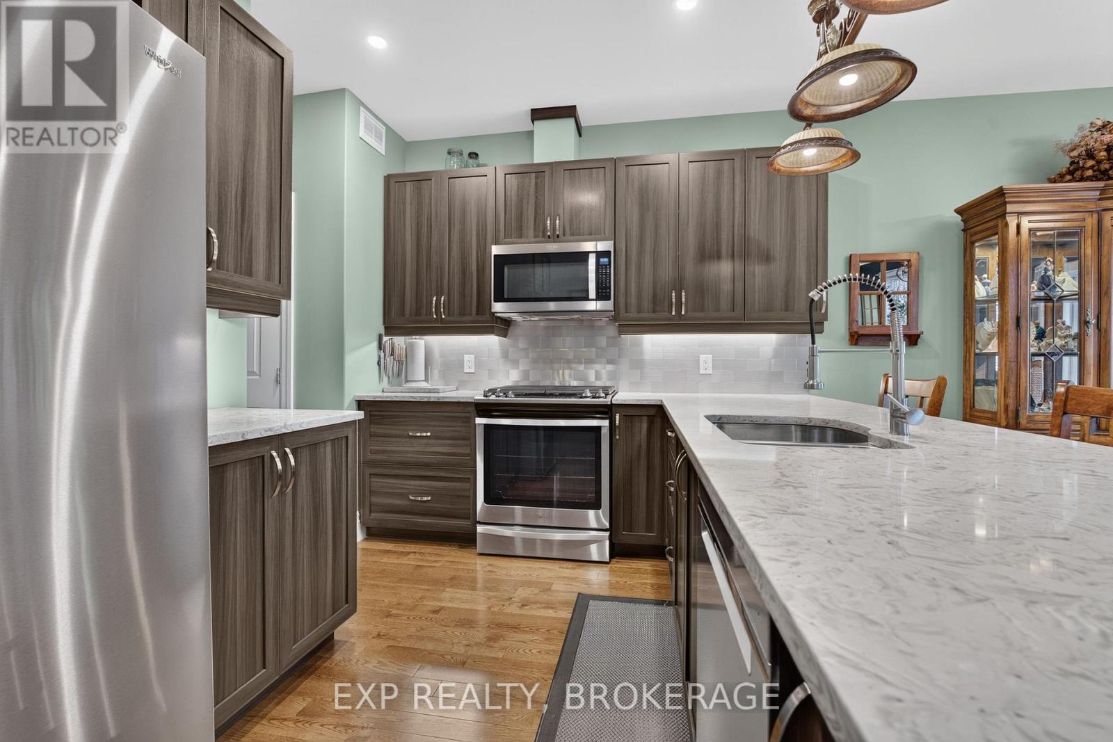 32 CURTIS STREET - Image 17