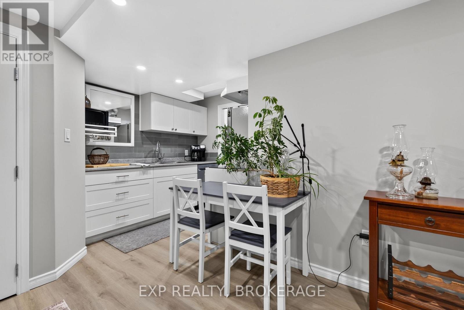 32 CURTIS STREET - Image 36