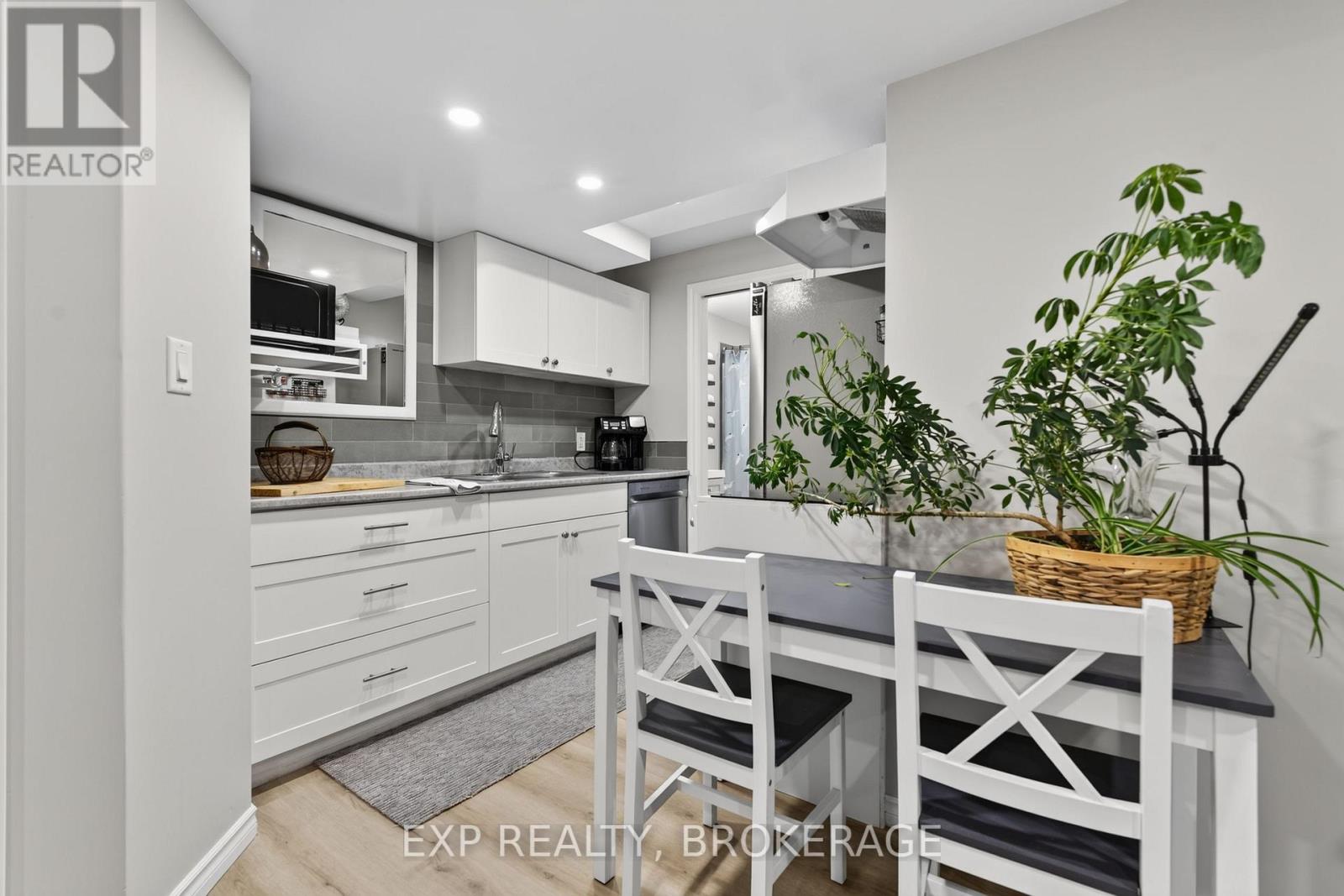 32 CURTIS STREET - Image 37