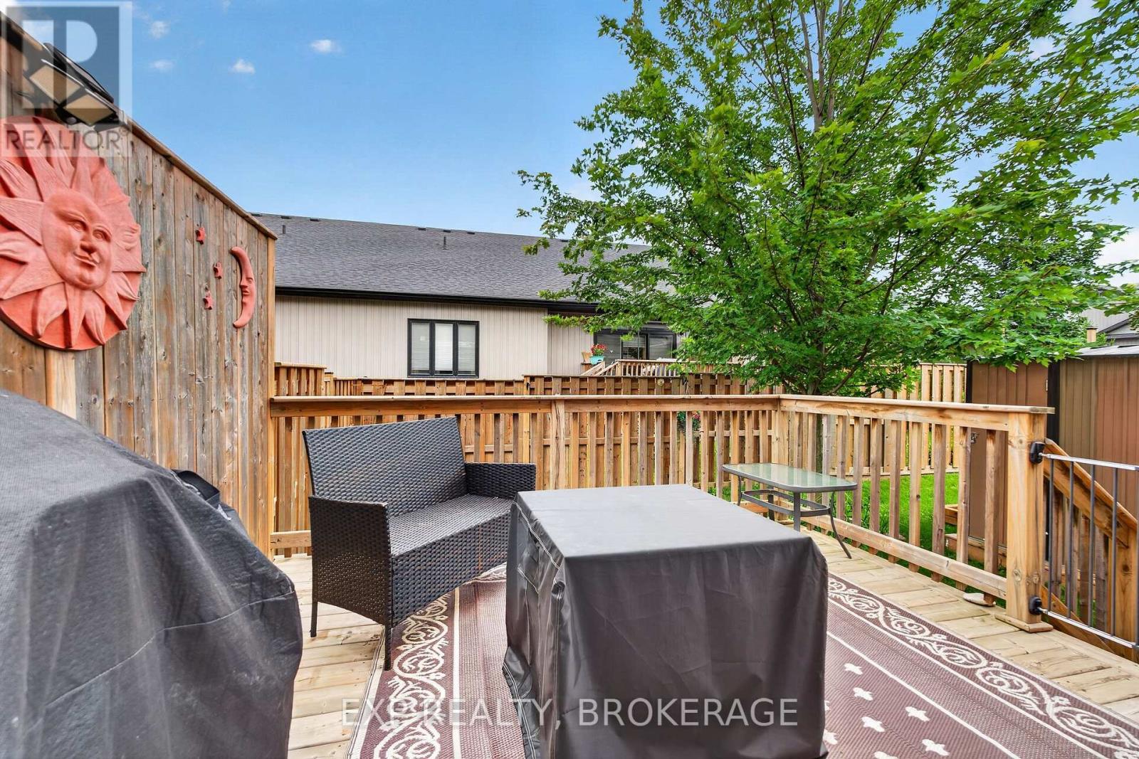 32 CURTIS STREET - Image 43