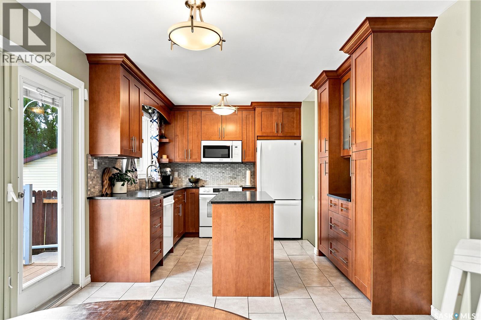 506 Fisher CRESCENT - Image 13