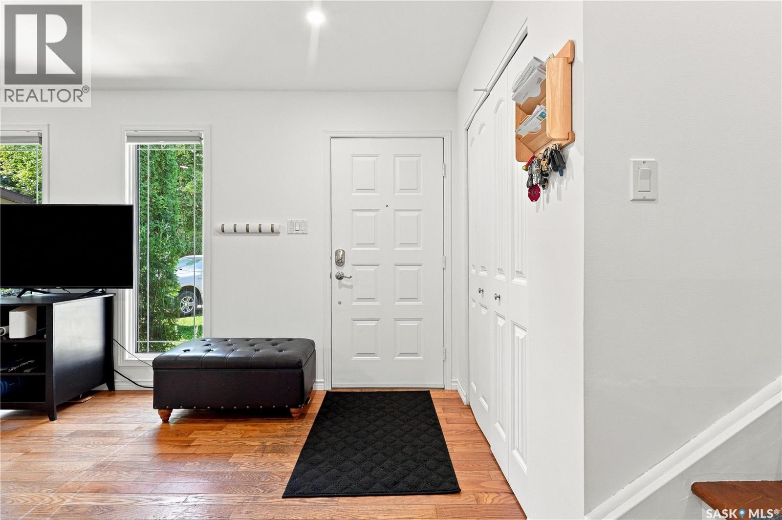 210 Frobisher CRESCENT - 2