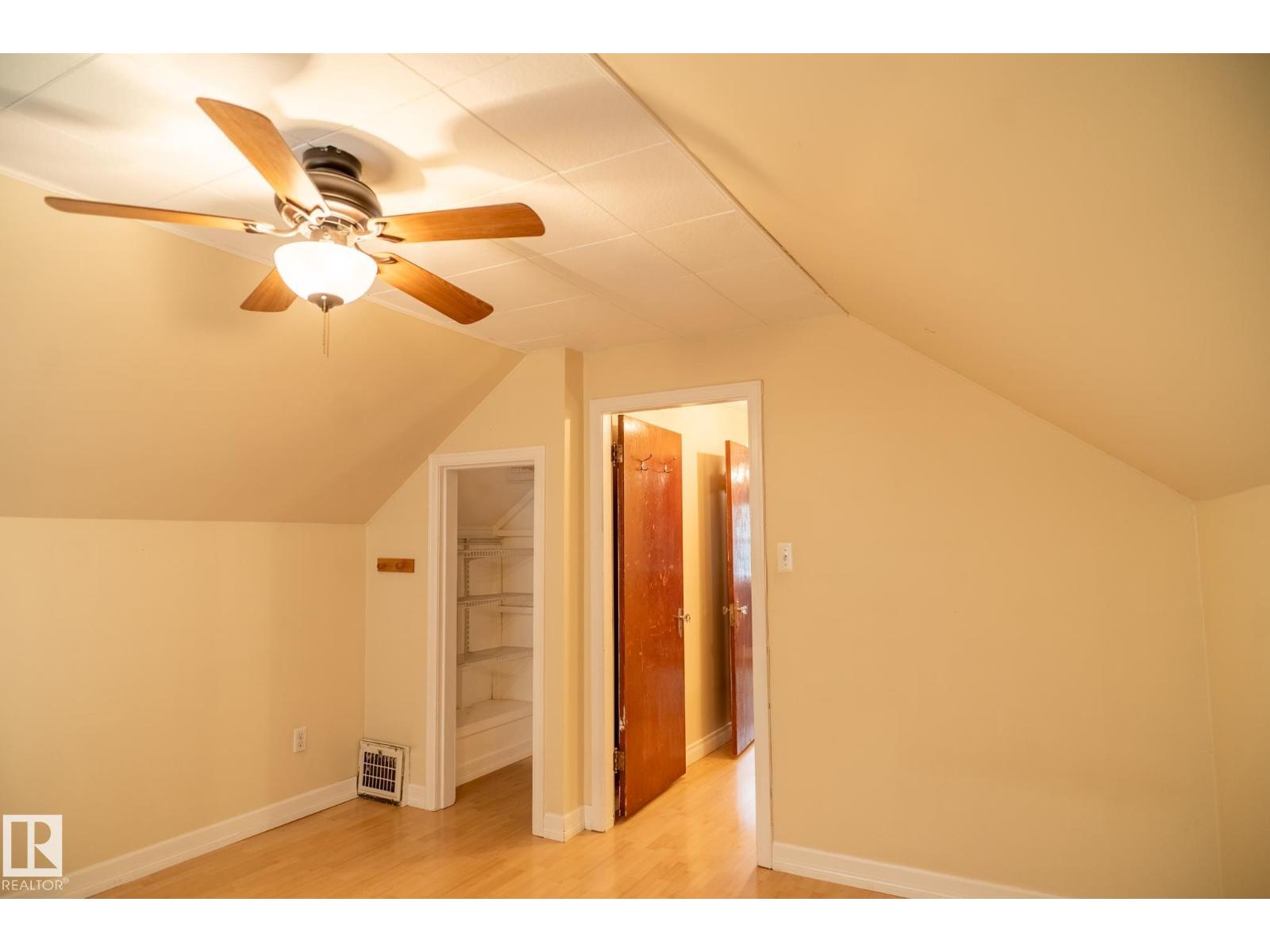 10936 70 AV NW - 29