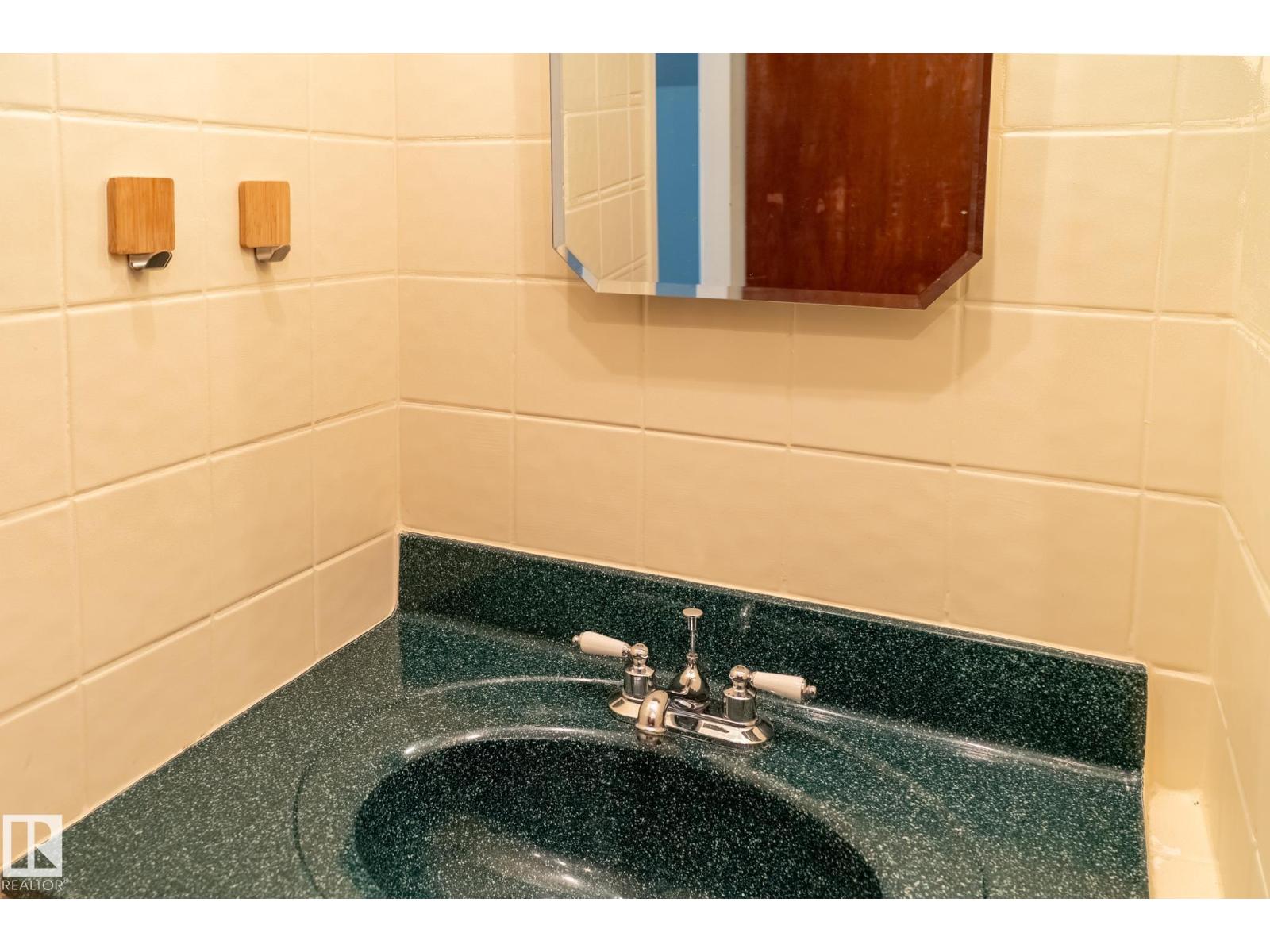 10936 70 AV NW - 31