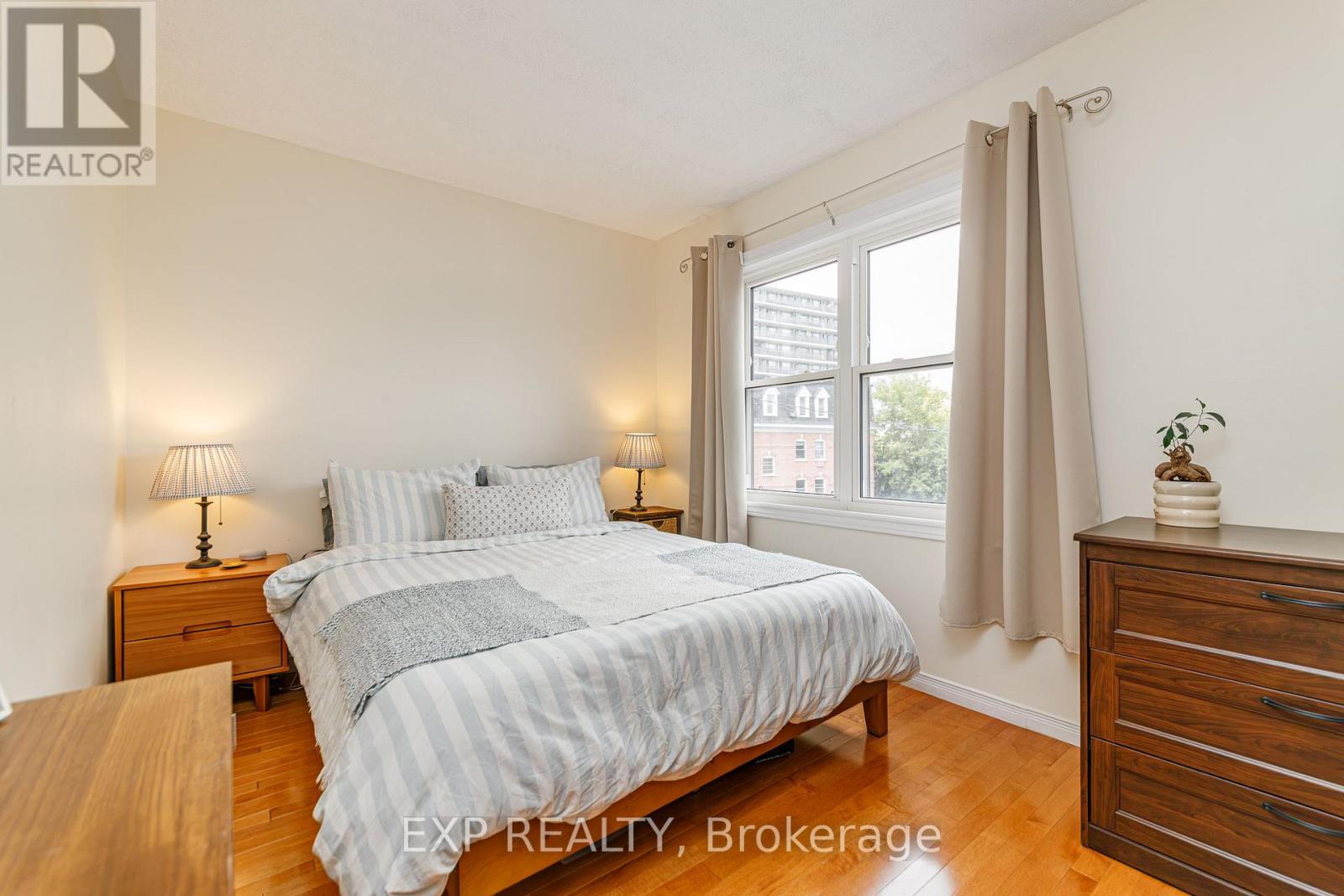 8 MACLEAN STREET - 21
