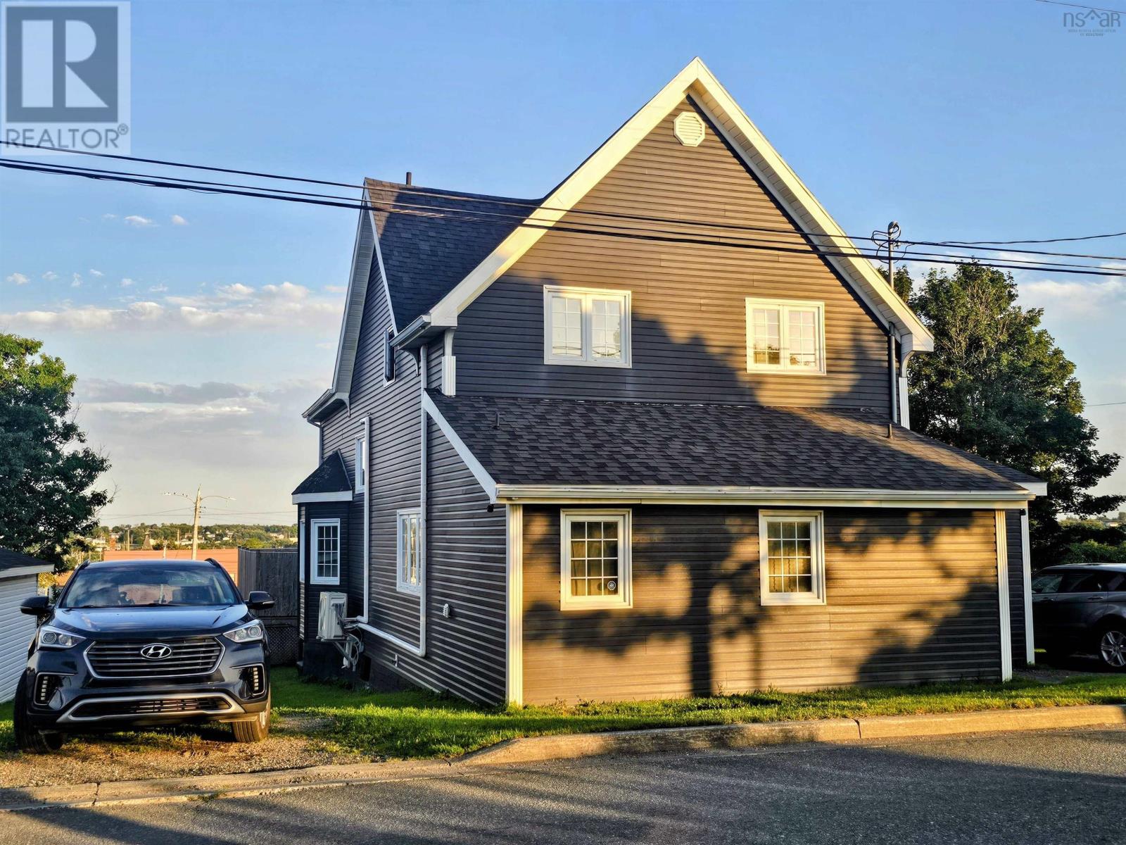 Property 2 of 38 of 7 Official Row