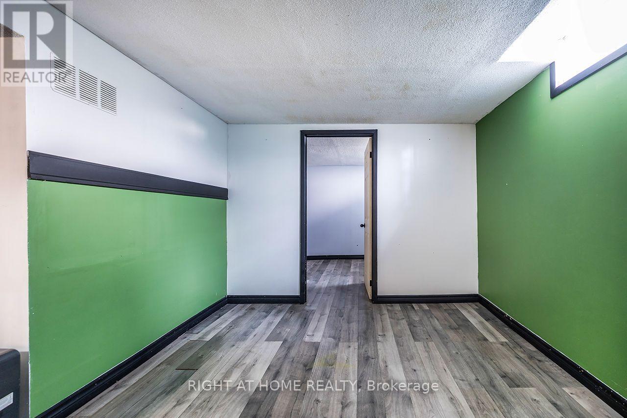 1262 VENUS CRESCENT - 38