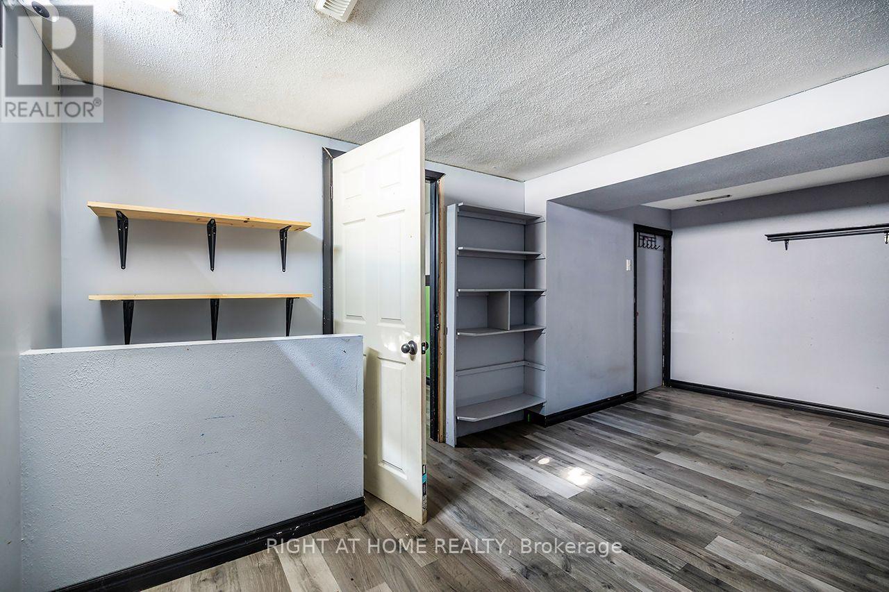 1262 VENUS CRESCENT - 44