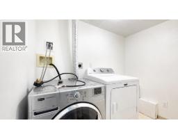 1 2528 E Broadway, Vancouver, BC V5M4V2 Photo 11