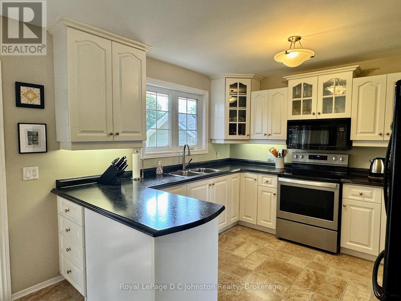 929 WELLINGTON STREET - Image 15