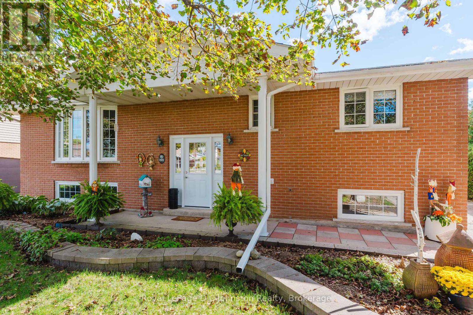 929 WELLINGTON STREET - 2