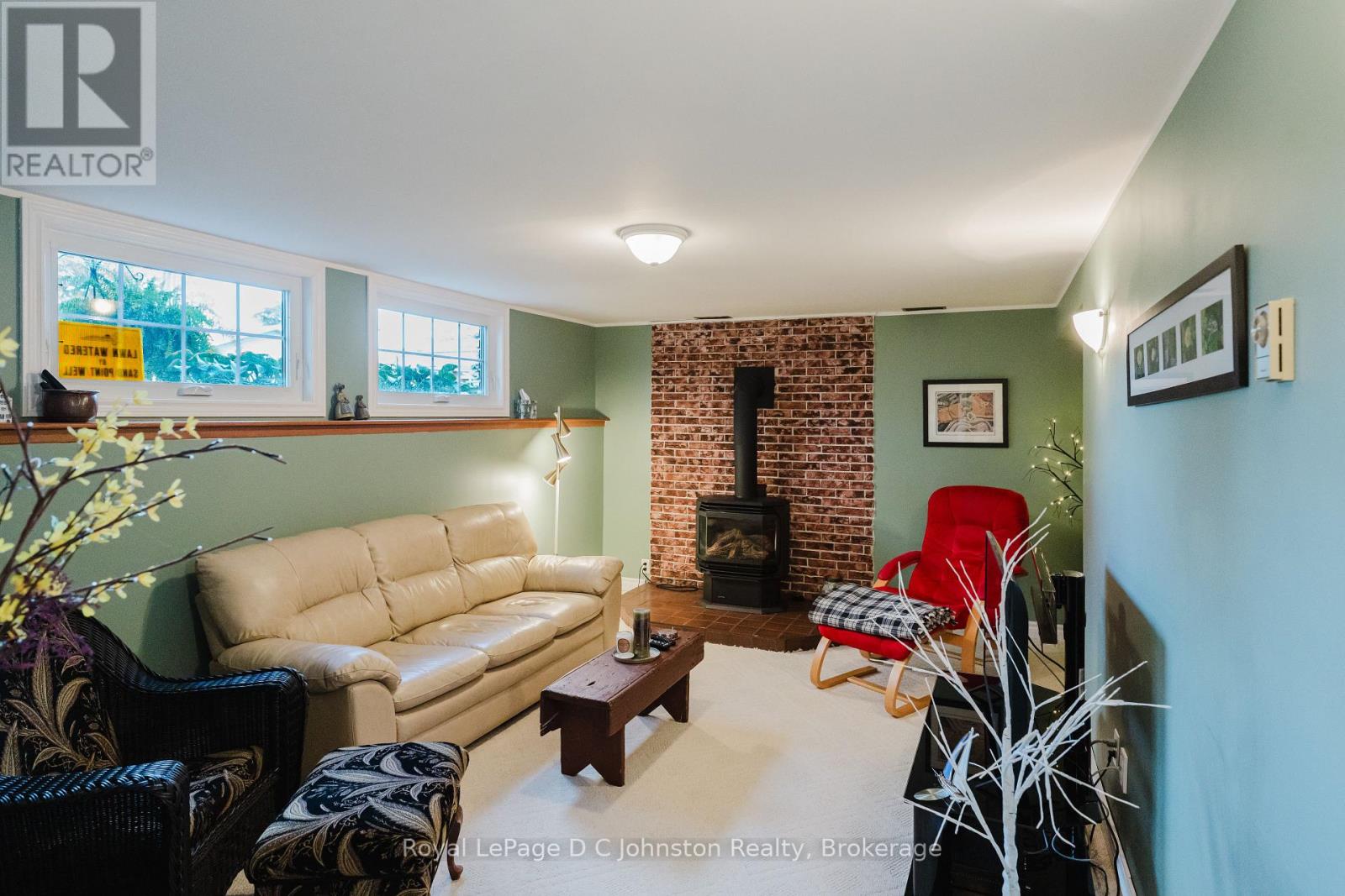 929 WELLINGTON STREET - 27