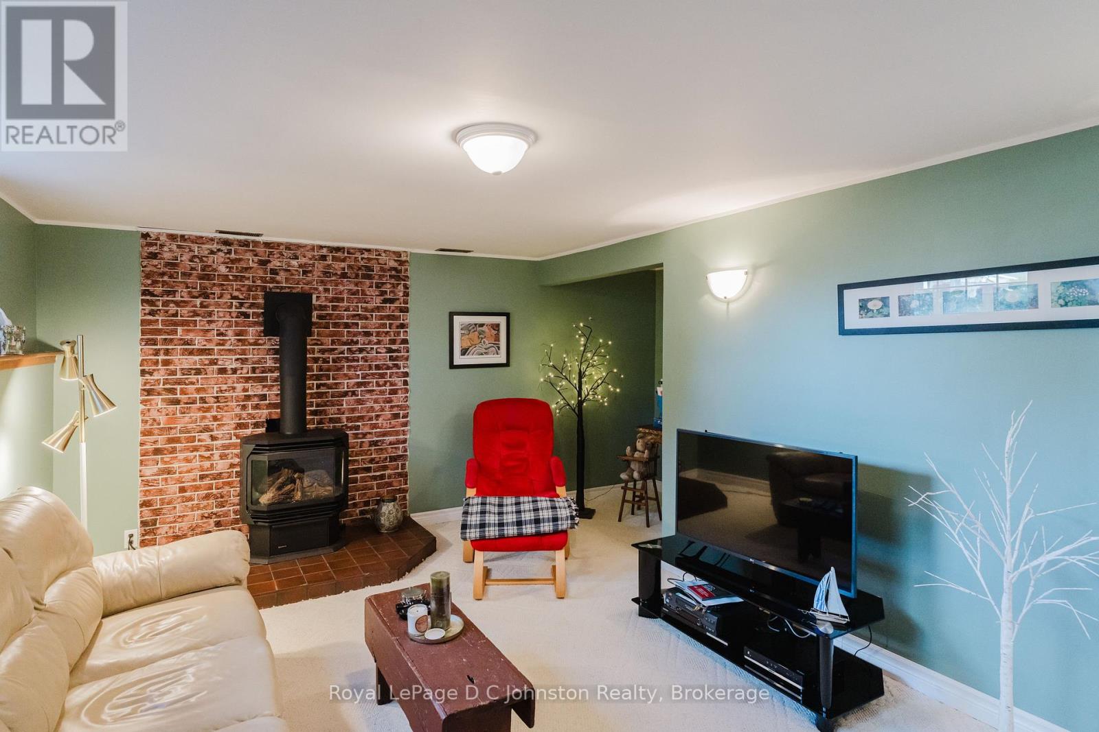 929 WELLINGTON STREET - 29