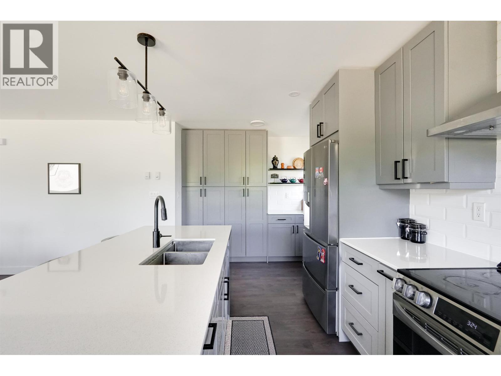1694 KINGFISHER AVENUE, Kitimat