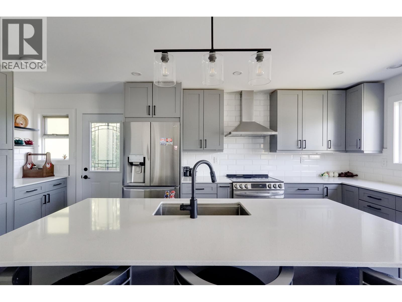 1694 KINGFISHER AVENUE, Kitimat