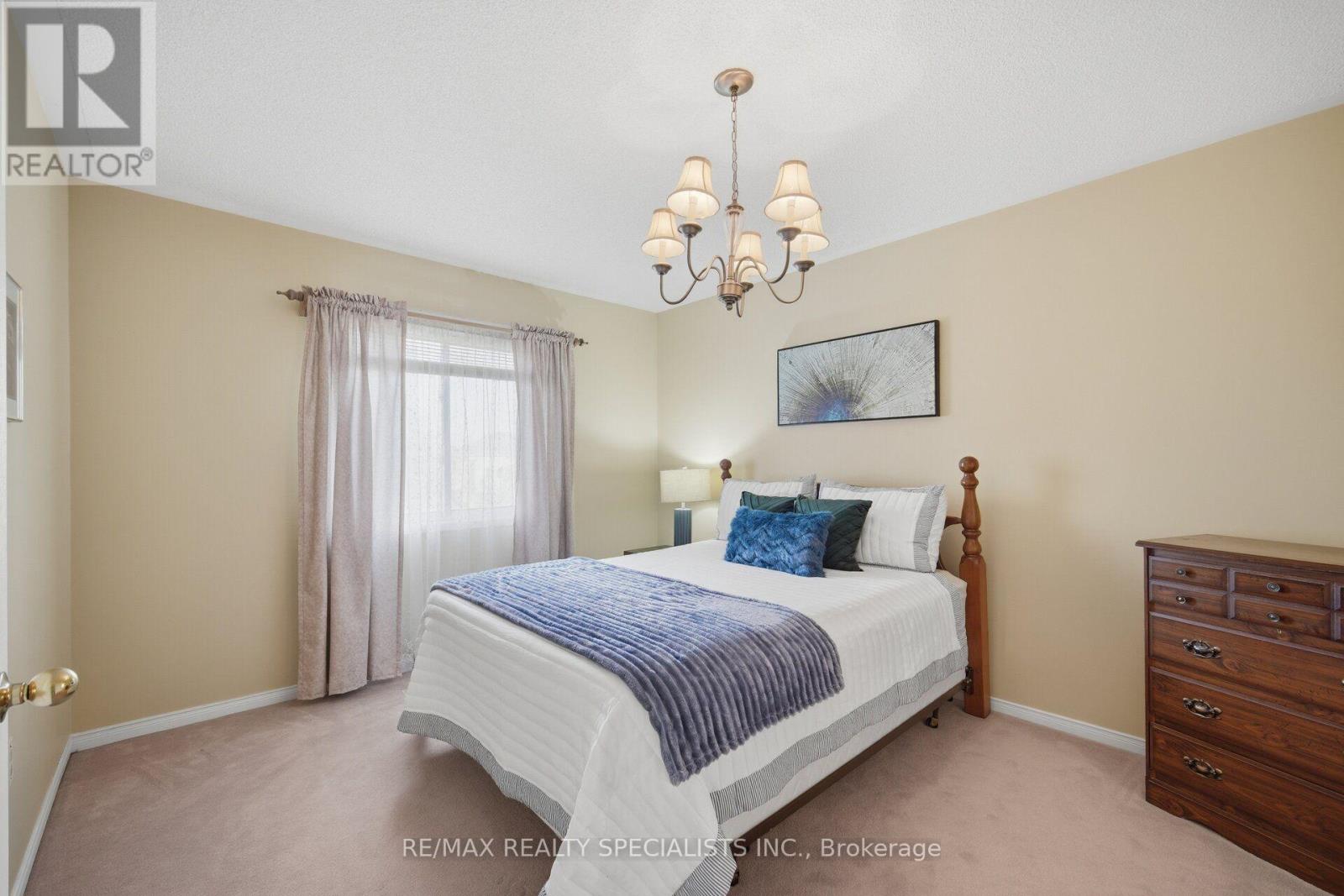 25 DOVERGREEN DRIVE - 33